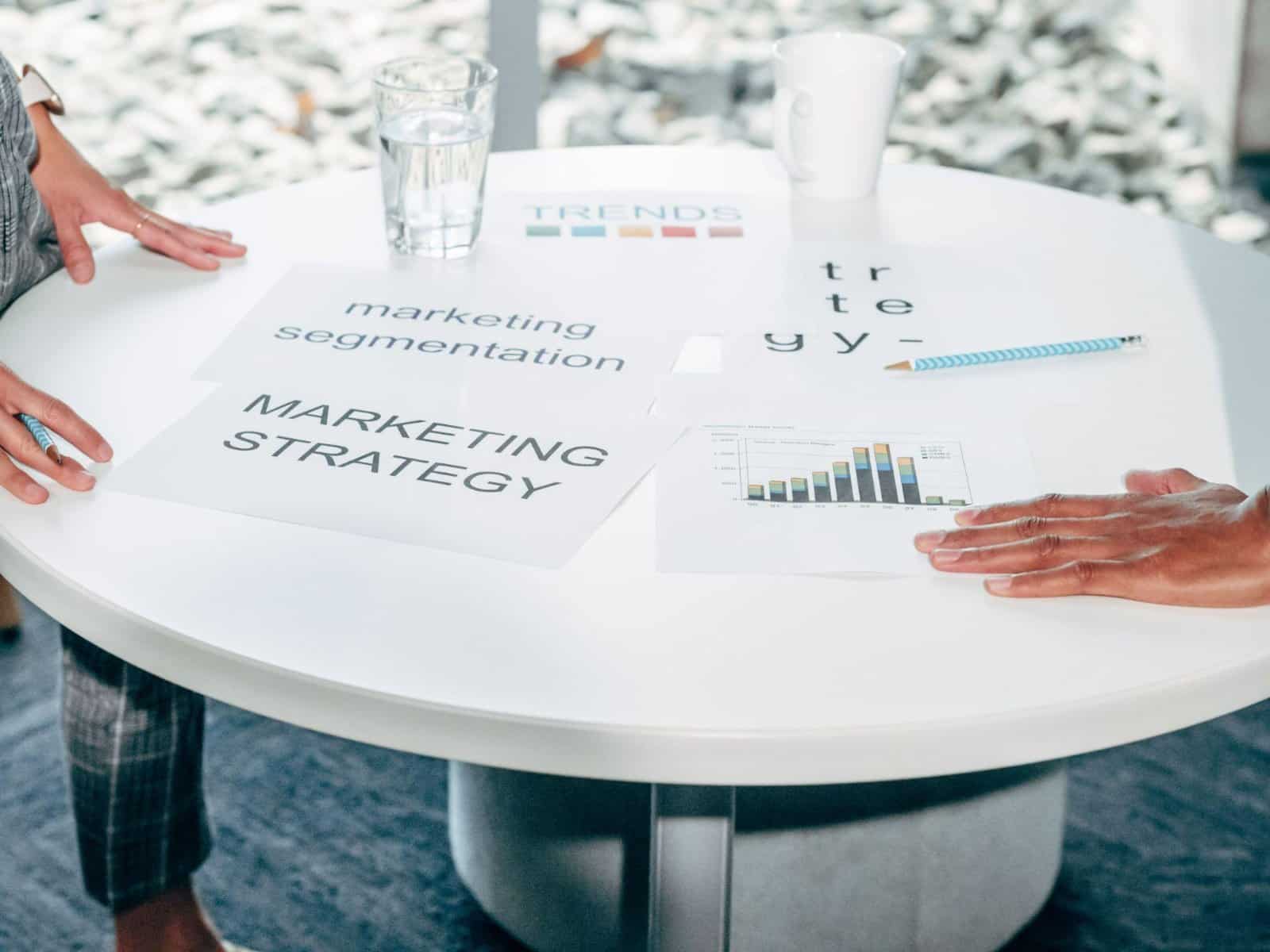 El costo real de un equipo in-house vs. una agencia de marketing digital en Panamá